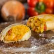 Empanada de moqueca de camarão com requeijão