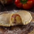 Empanada de queijo com presunto